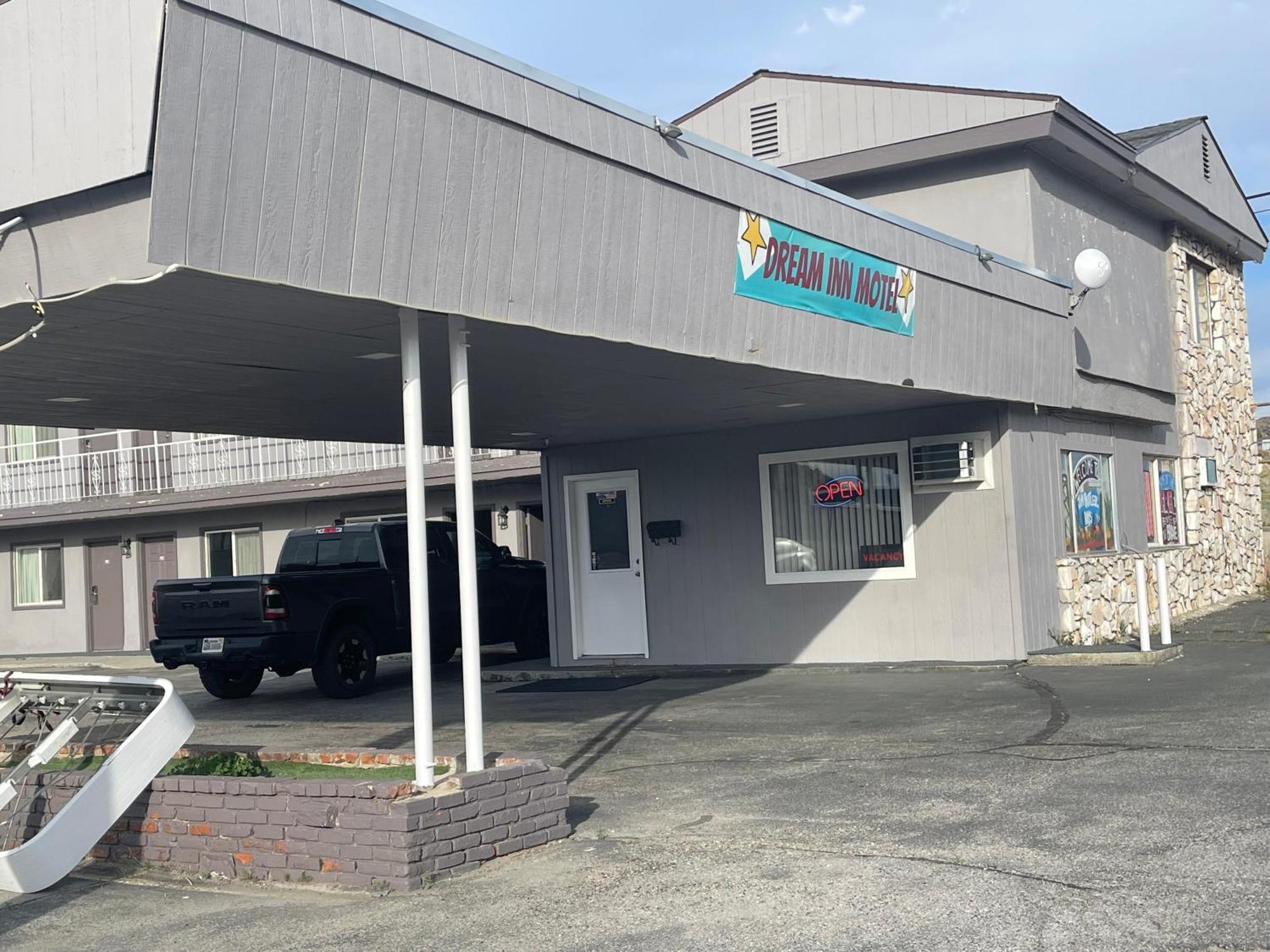 Dream Inn Tonopah Exterior photo